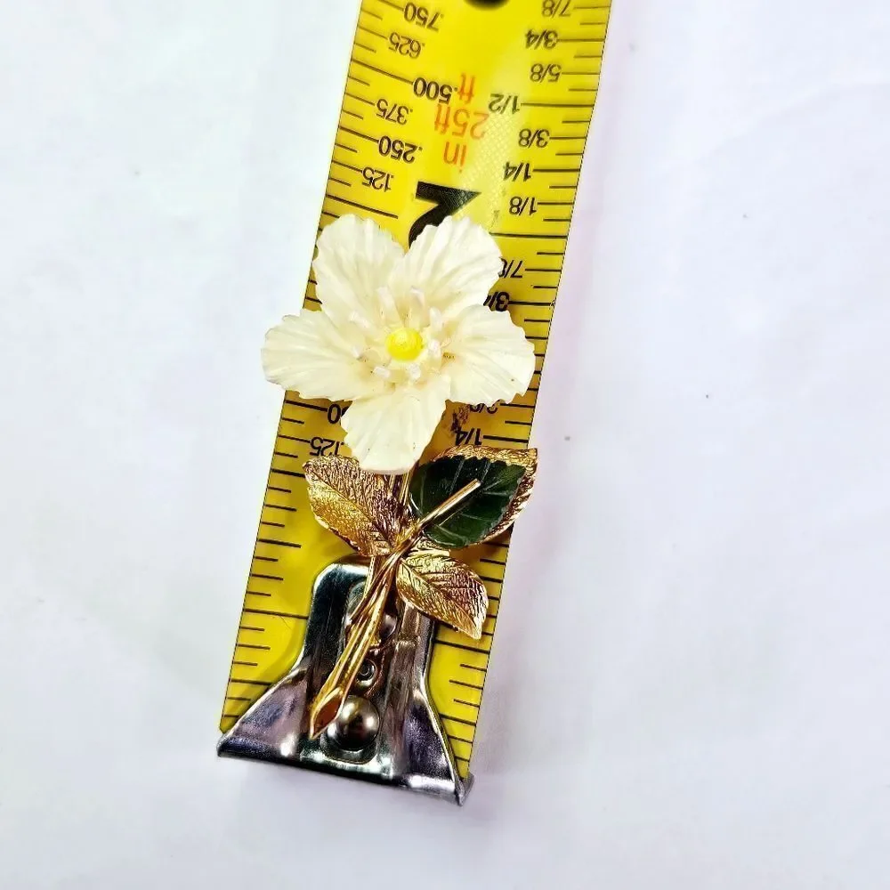 Vintage Wells Signed 14K Gold Filled Textured Cream Celluloid Flower Brooch Pin
